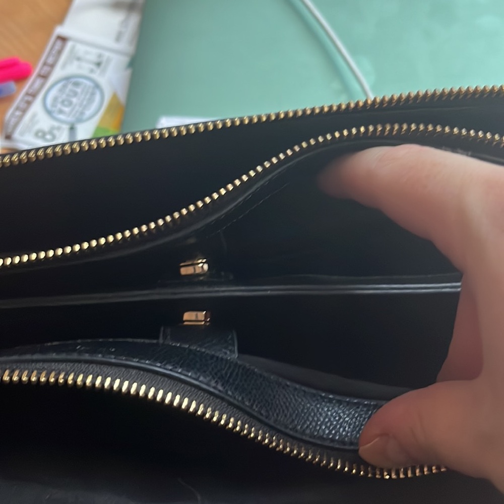 Medium Sized Coach Bag With Multiple Compartments - image 6